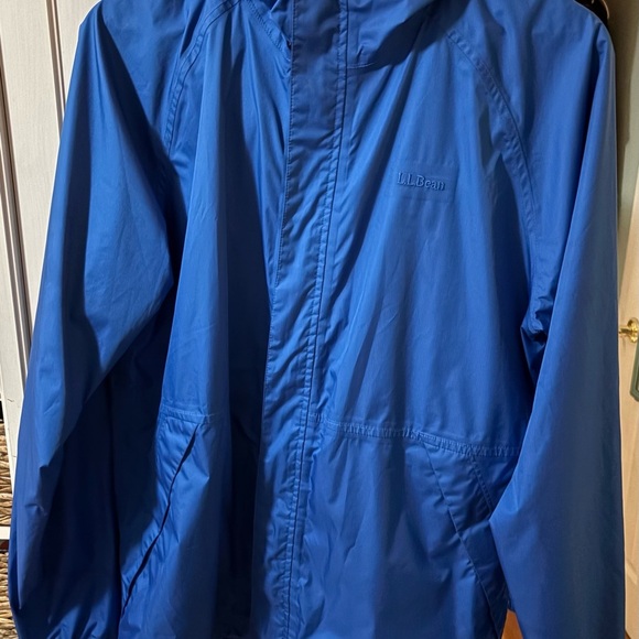 L.L. Bean Men's Vibrant Blue packable Raincoat Medium - Picture 3 of 9